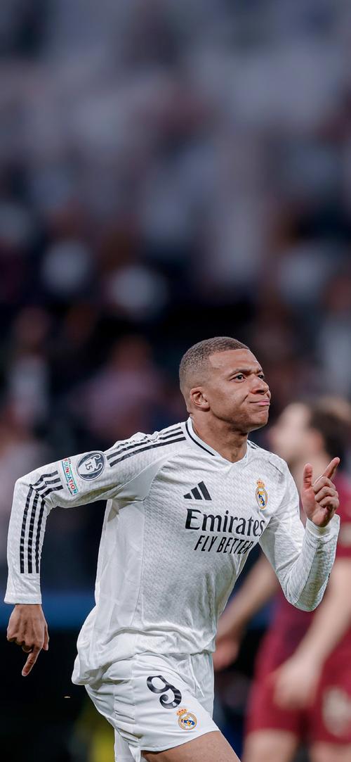 利物浦官方：战毕包将首次穿新主场球衣，社区盾穿新客场球衣