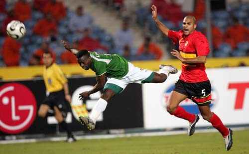 记者：若国足明年热身没惨案或大事故，邵佳一至少干到亚洲杯结束（记者：若国足明年热身赛无惨案或重大意外，邵佳一至少留任至亚洲杯结束）