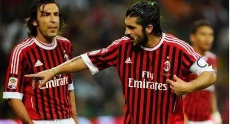 前青训教练：有曼联青训球员外租离队后耍大牌 经常有人不服气（前青训教练称部分曼联青训球员外租后摆架子，队内不满情绪频现）