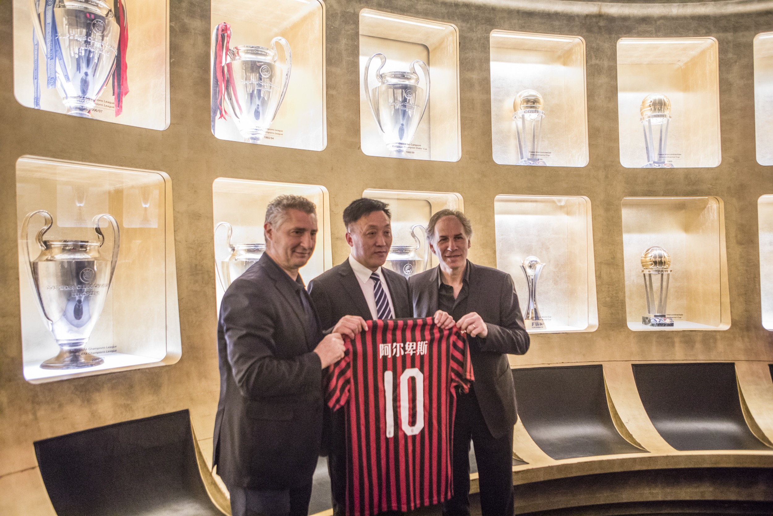 NBA历史上最强的11号巨星是姚明，因为很少巨星选择这个号码