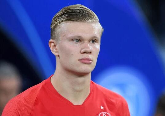 马丁内利：欧冠比赛空间更大，英超有些队喜欢摆大巴所以难踢（马丁内利：欧冠空间更充裕，英超不少队爱摆大巴，比赛更难踢）