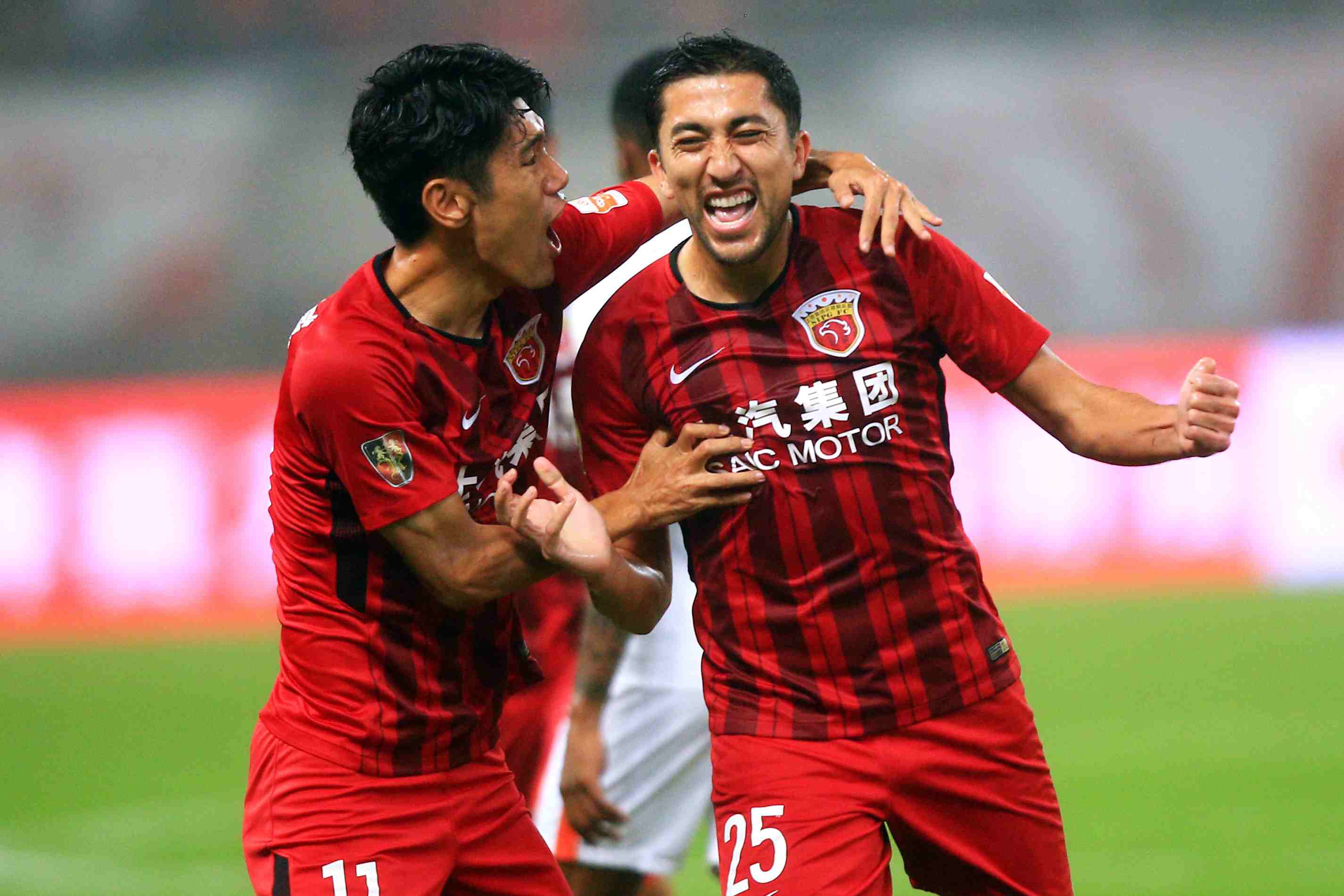 打败了看似无解的梅拉布，彼得-严时隔1975天再次成为了雏量级世界冠军！