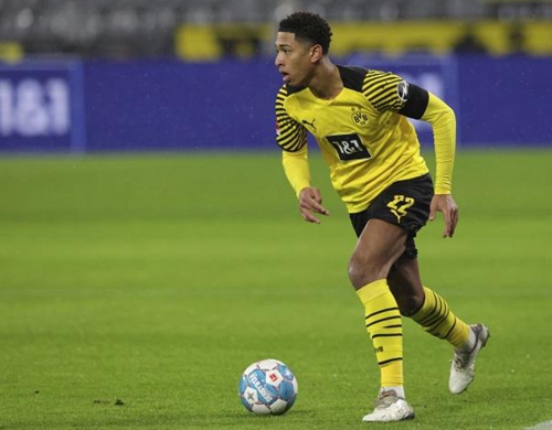 塞斯特罗：踢球风格上，我在学习卡塞米罗和克罗斯（塞斯特罗：我的踢法在向卡塞米罗、克罗斯学习）