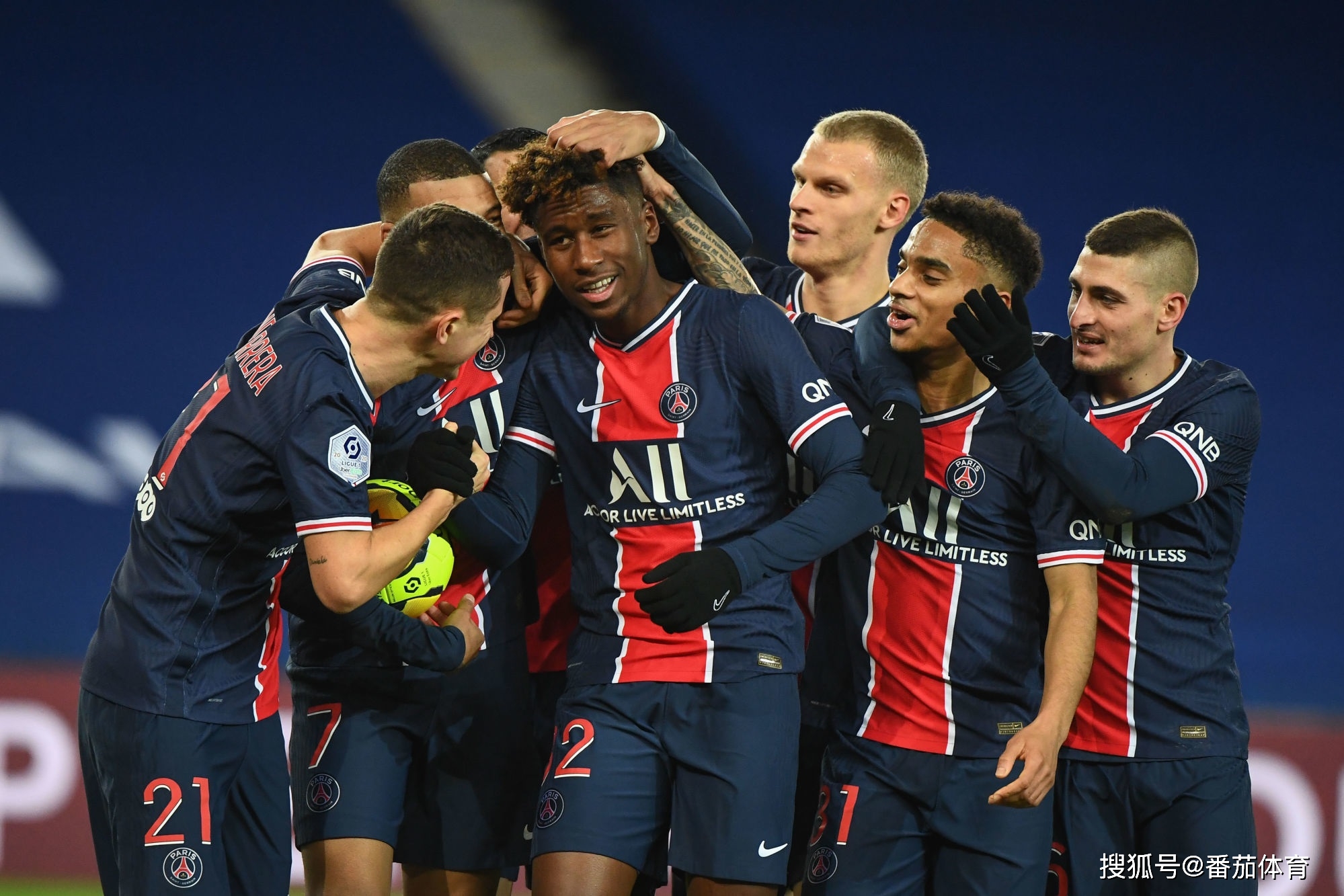 奥尔莫进球的艺术作品：26次传球，巴萨团队配合的巅峰演绎