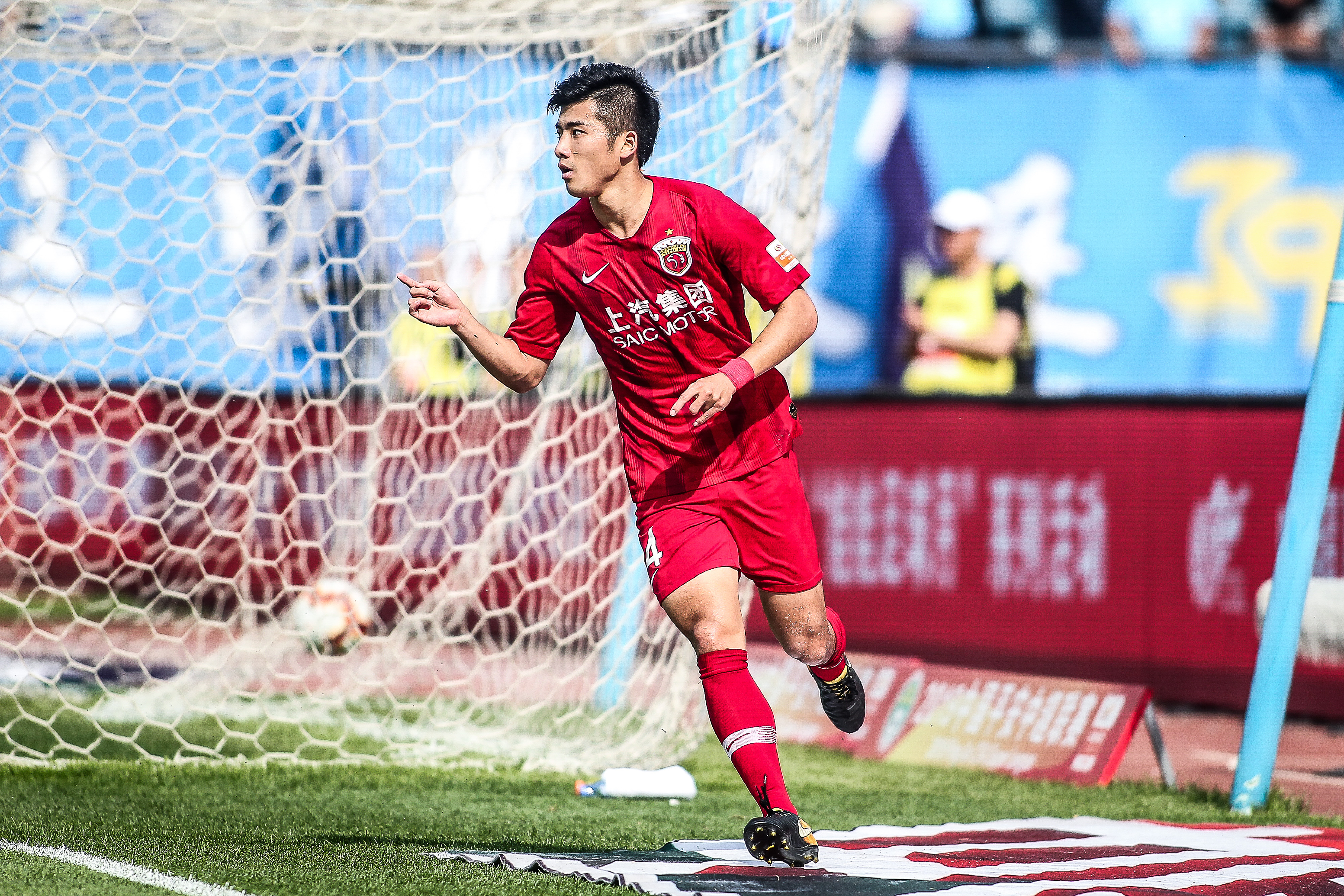 B费成为英超历史上第五位连续5个客场送出助攻的球员