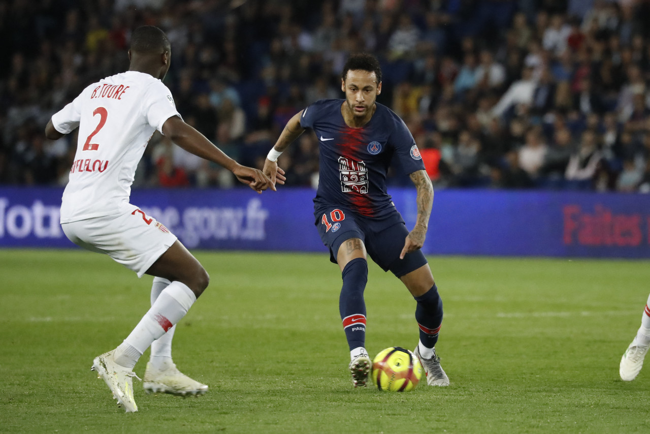 和黄潜方面起冲突，阿德耶米：我认为双方有互相挑衅的行为