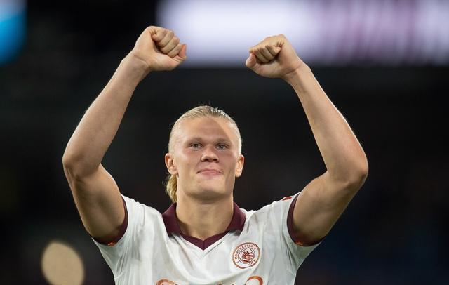 真男人！蓝军前锋遭入室盗窃，其夺刀对峙窃贼保护家人（硬汉本色！蓝军前锋遭遇入室行窃，夺刀与贼对峙护家人）