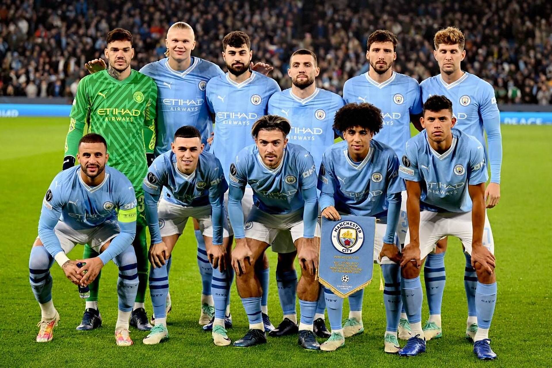 曼联4-1击败狼队，升至英超第六；米兰3-2战胜都灵，登顶积分榜。