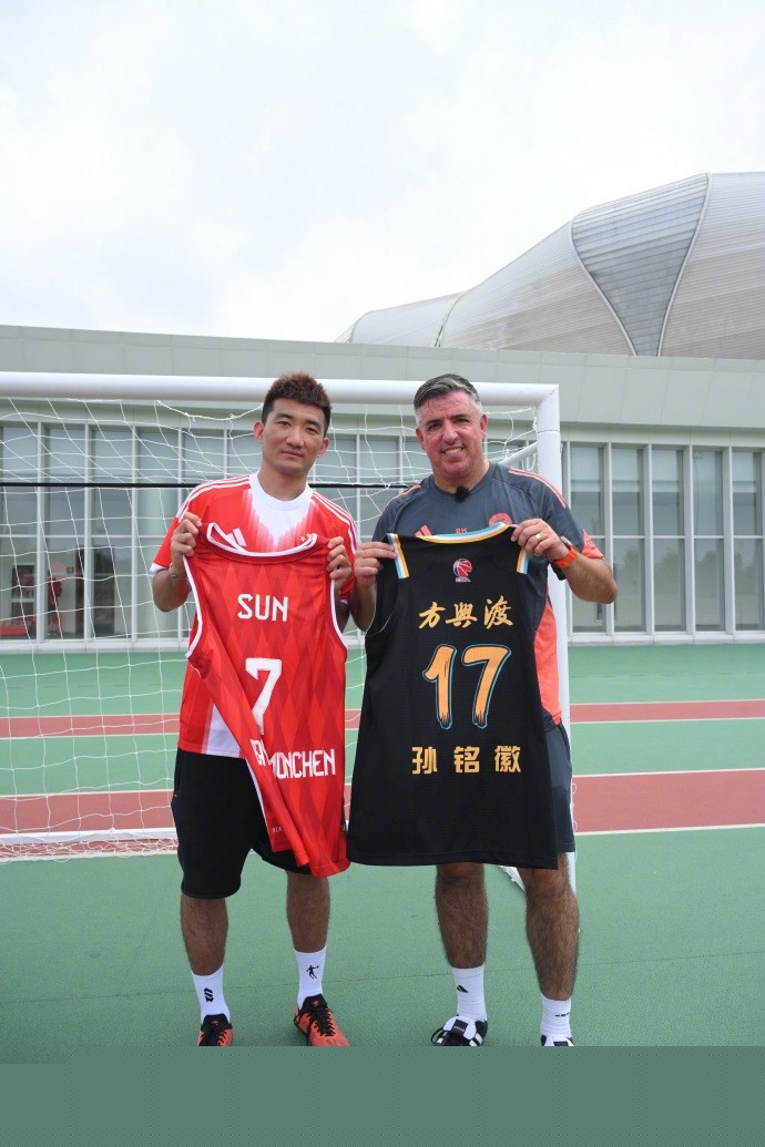 信使报：拜仁二队中场哈维尔-费尔南德斯已被推荐给拉齐奥